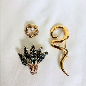 Vintage gold tone brooches Set of 3 #jewelry #retro #glamour
